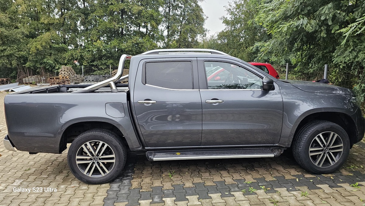 POL-H: Zeugenaufruf: Täter stehlen auffälligen Geländewagen in Hannover-Döhren - Polizei bittet um Hinweise