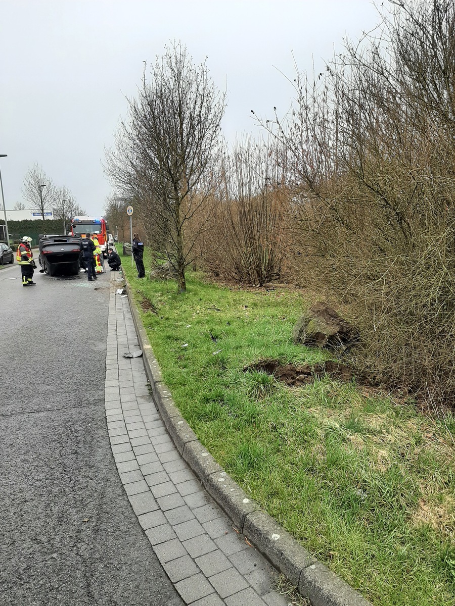 FW-EN: Wetter - Gewässerverunreinigung, Unterstützung Rettungsdienst und Verkehrsunfall