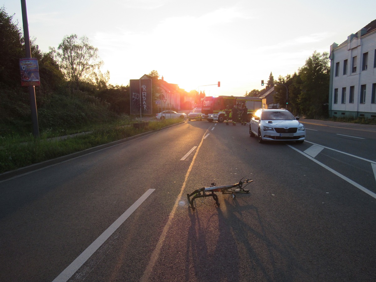 POL-ME: Fahrradfahrer wird bei Unfall schwer verletzt - Haan - 2109112