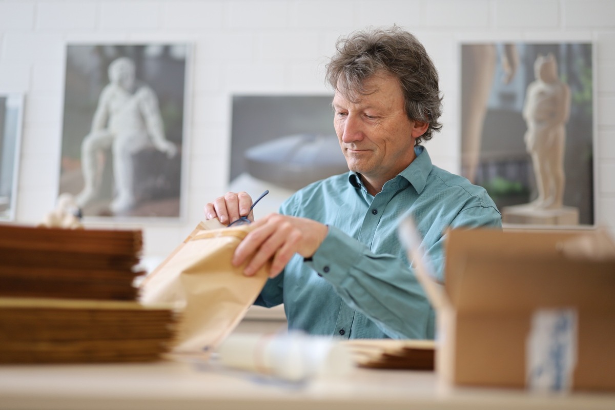 Halbe Brille und Stullenpapier - Physik-Studierende im Lab@Home