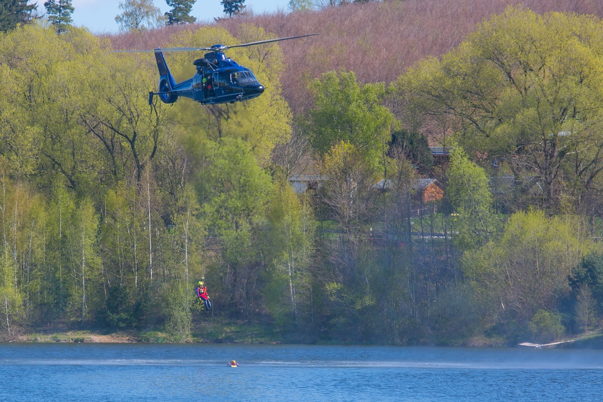 BPOLD-B: Hubschraubergestützte Wasserrettung an der Oder Bundespolizei, Bundeswehr und Deutsches Rotes Kreuz üben in Frankfurt/ Oder