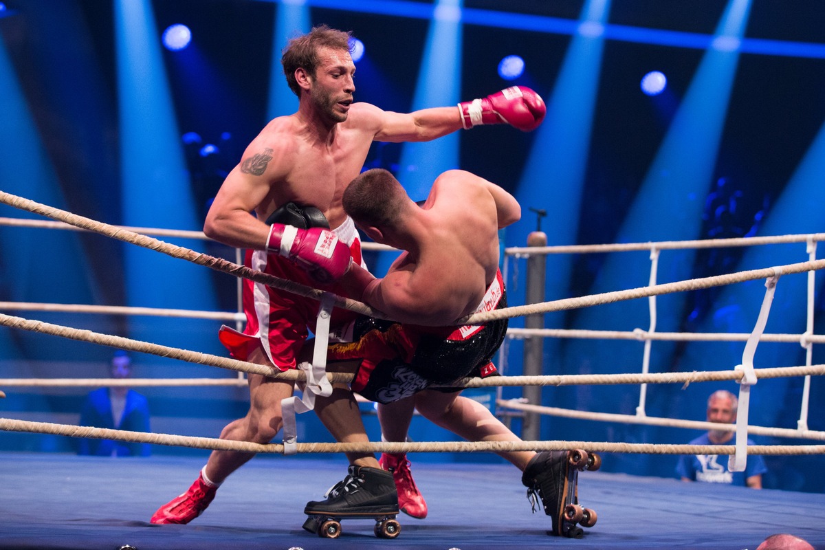 Schlagabtausch mit Handicap: Hobby-Boxer gegen Box-Champion Tyron Zeuge bei &quot;Beginner gegen Gewinner&quot;