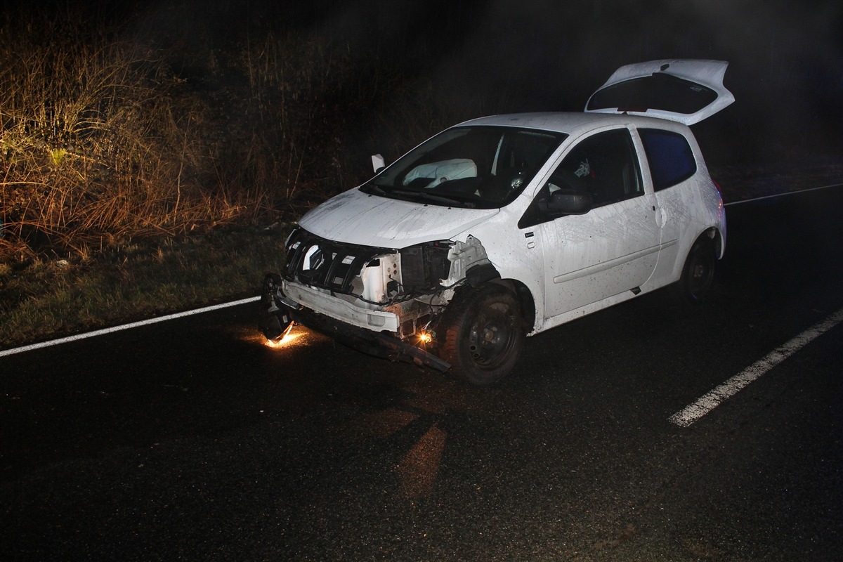 POL-OE: Unfall mit verletztem Fahrer auf glatter Fahrbahn