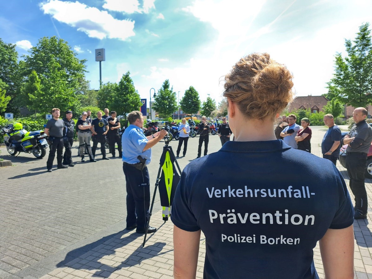 POL-BOR: Kreis Recklinghausen/Bottrop/Kreis Coesfeld/Kreis Borken: Biker-Ausfahrt gibt wichtige Einblicke - erste &quot;PoliTour&quot; des Jahres erntet viel Lob der Teilnehmenden