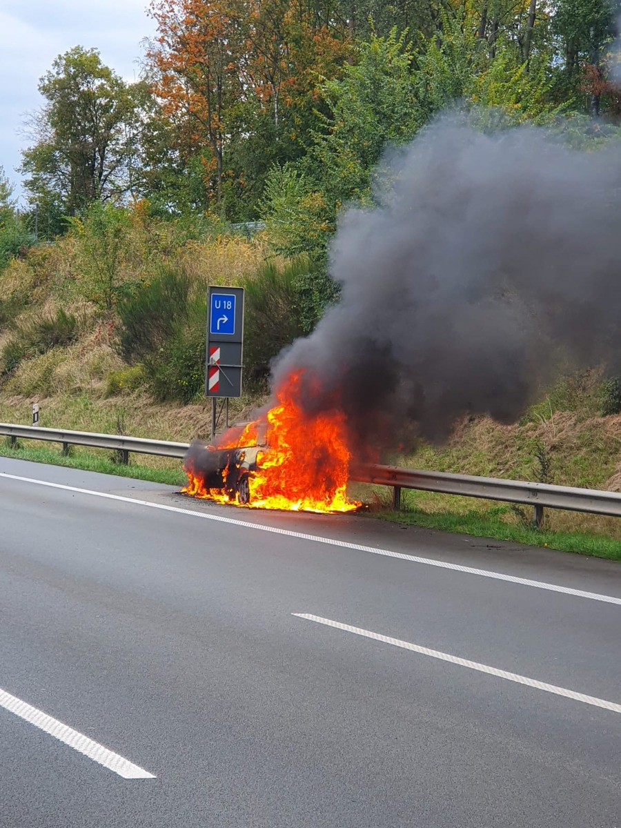 POL-ROW: Pkw-Vollbrand auf der A1