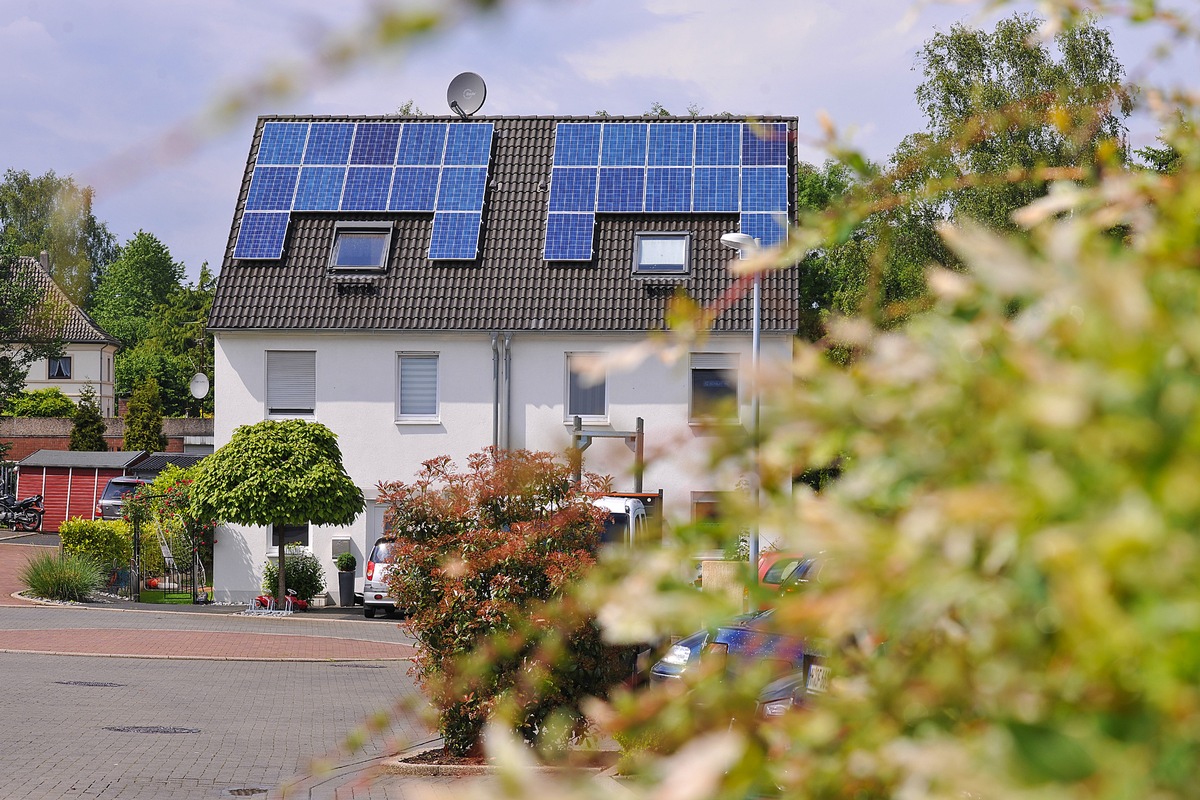 Neu auf der Intersolar: Mehr Strom vom Dach mit smarter Steuerung (FOTO)