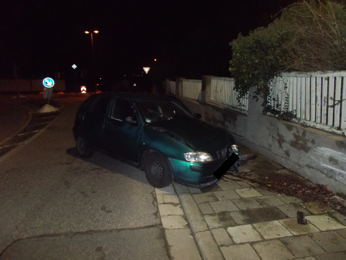 POL-PDNW: Zeugenaufruf nach Verkehrsunfallflucht