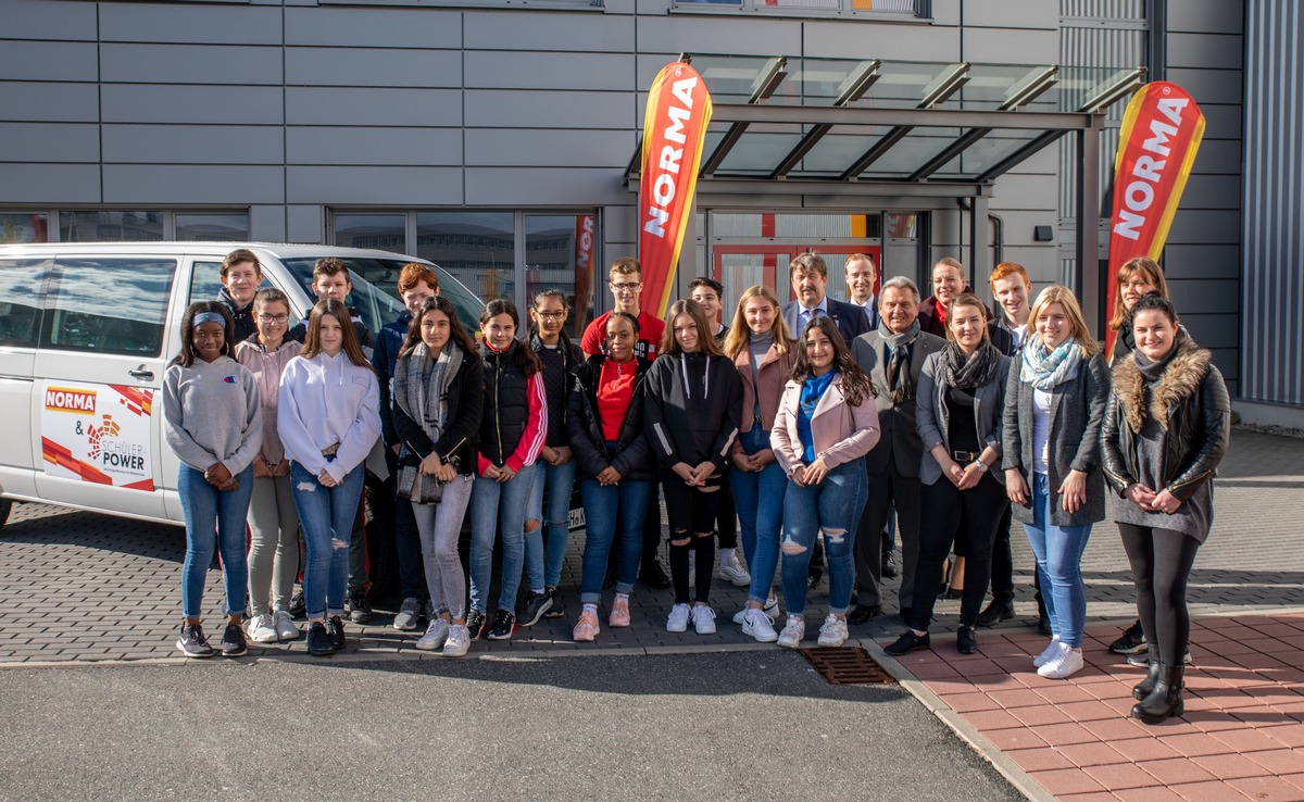 NORMA: Aktueller Schüler-Power-Tag zeigt dem Nachwuchs die spannende Welt des Einzelhandels auf Augenhöhe / Nürnberger Discounter lädt Schüler in Zentrale, Logistikzentrum und Filiale ein (FOTO)