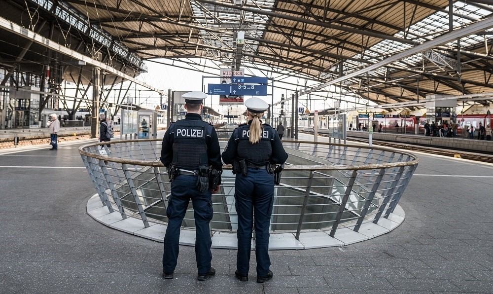 BPOLI EF: Super-Recogniser der Bundespolizei erkennt Straftäter im Erfurter Hauptbahnhof wieder, Haftbefehl führt zu Festnahme