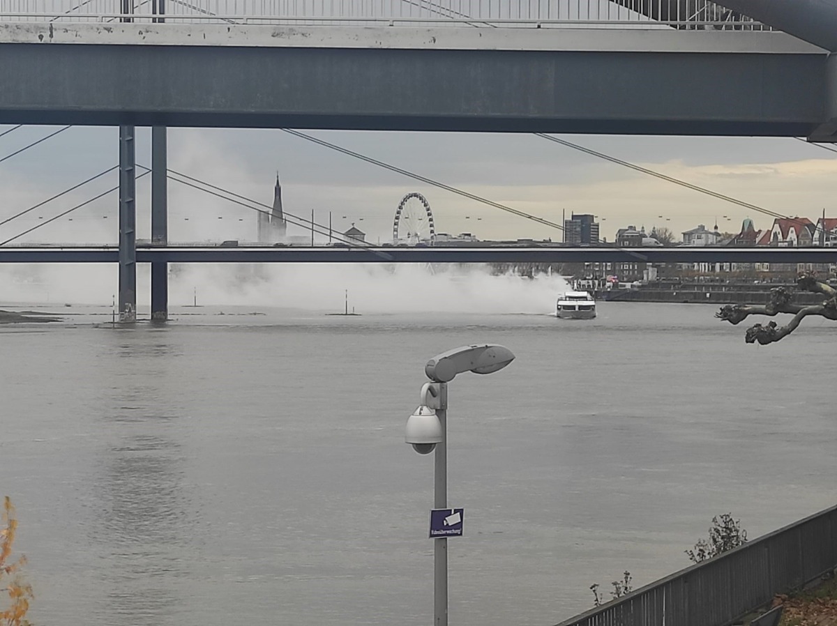 POL-DU: Düsseldorf/Duisburg: Schwelbrand auf Fahrgastschiff