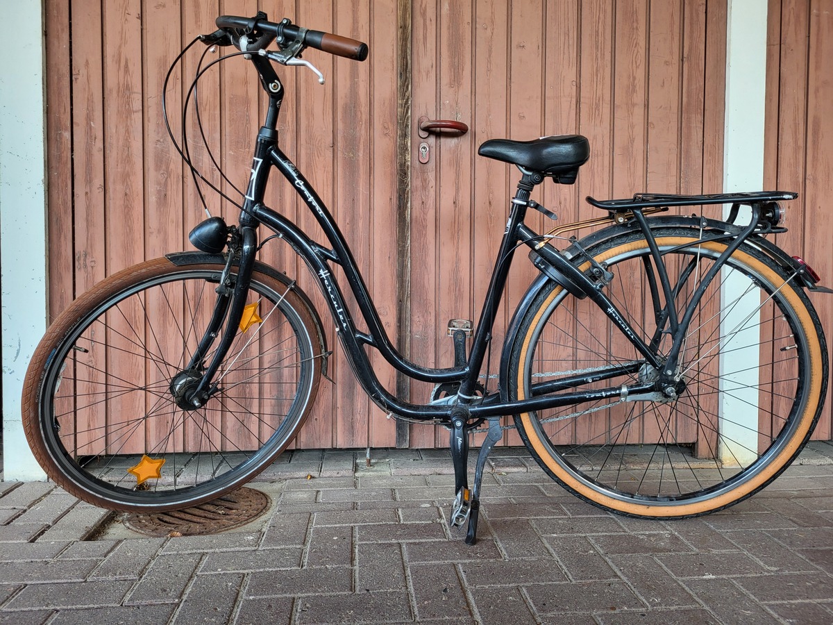 POL-DH: --- Syke, Kind auf Fahrrad angefahren und geflüchtet - Diepholz, Pkw auf Rollsplitt zu schnell, drei Verletzte ---