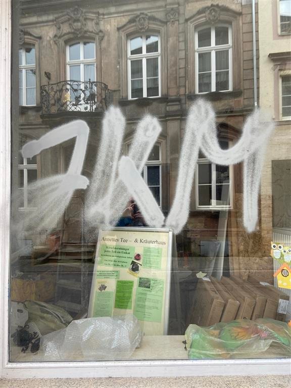 POL-PDWIL: Mehrere Sachbeschädigungen durch Graffiti