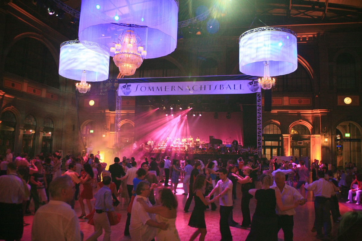 Jubiläums-Sommernachtsball im HB Zürich