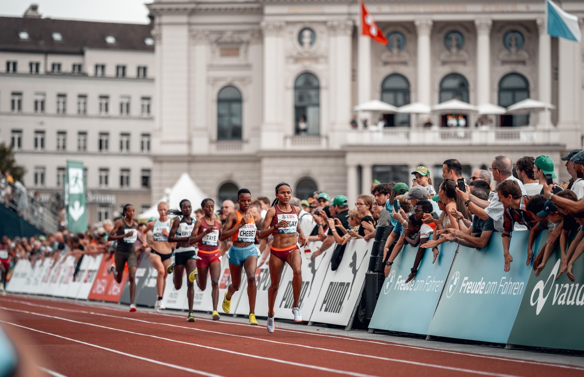 Weltklasse Zürich Meeting 2022 in Stadion und City ein voller Erfolg / Längste mobile Laufbahn der Welt und vier Jahresweltbestzeiten