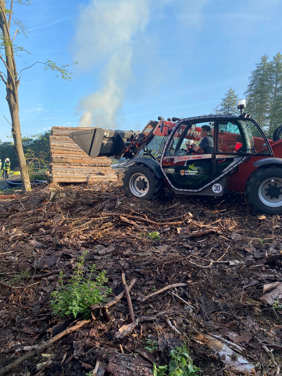 FW-MK: Iserlohner Spezialfahrzeug unterstützt bei Feuer in Hemer