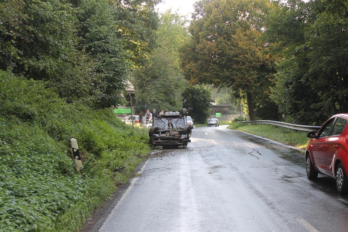 POL-PDMY: Verkehrsunfall mit Überschlag
Montag, 14.09.2015, 17.38 Uhr