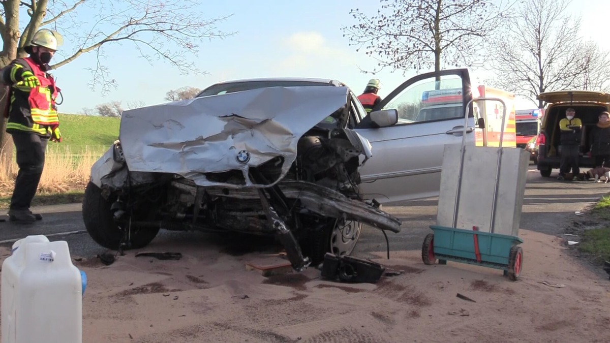 POL-STD: Drei zum Teil schwer verletzte Autoinsassen bei Verkehrsunfall im Alten Land