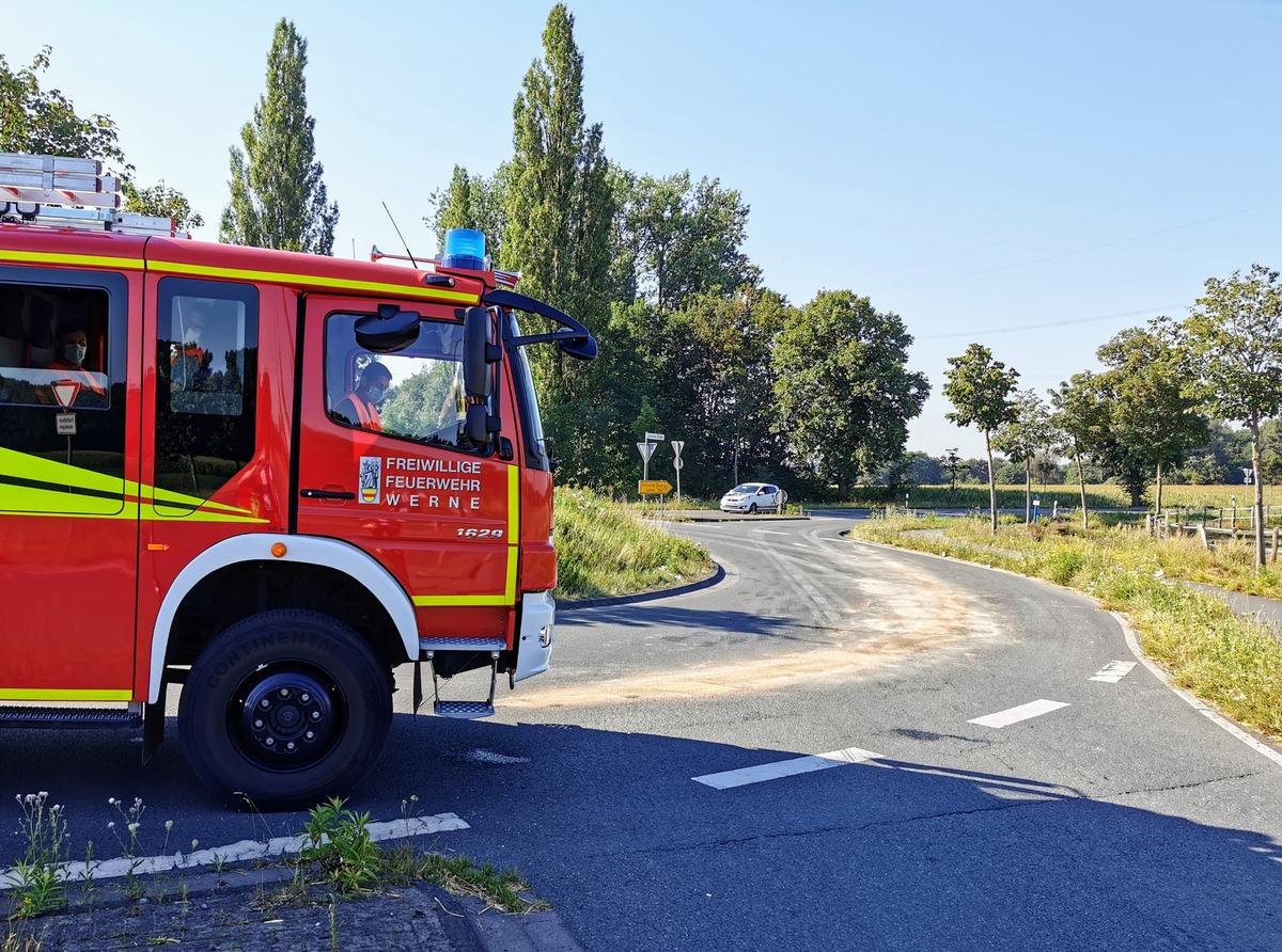 FW-WRN: TH_1 - LZ1 - Ölspur im Kreisverkehr