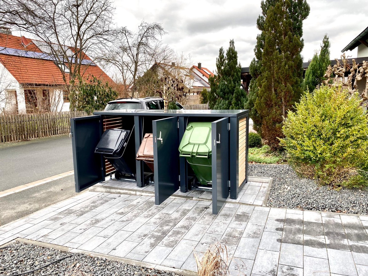 Stahl Carport mit Lichtbahnen, Sektionaltor München - Gartenbau-Carport-Garagen Schmidt macht in der ganzen Region auf sich aufmerksam