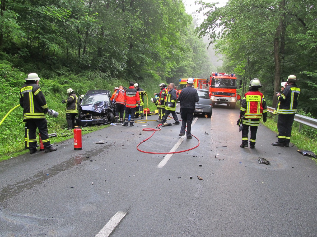 POL-HOL: Kreisstraße 50 zwischen Fohlenplacken und Hohe Eiche:
Vollsperrung der Kreisstraße 50 nach Verkehrsunfall mit zwei Schwerverletzten