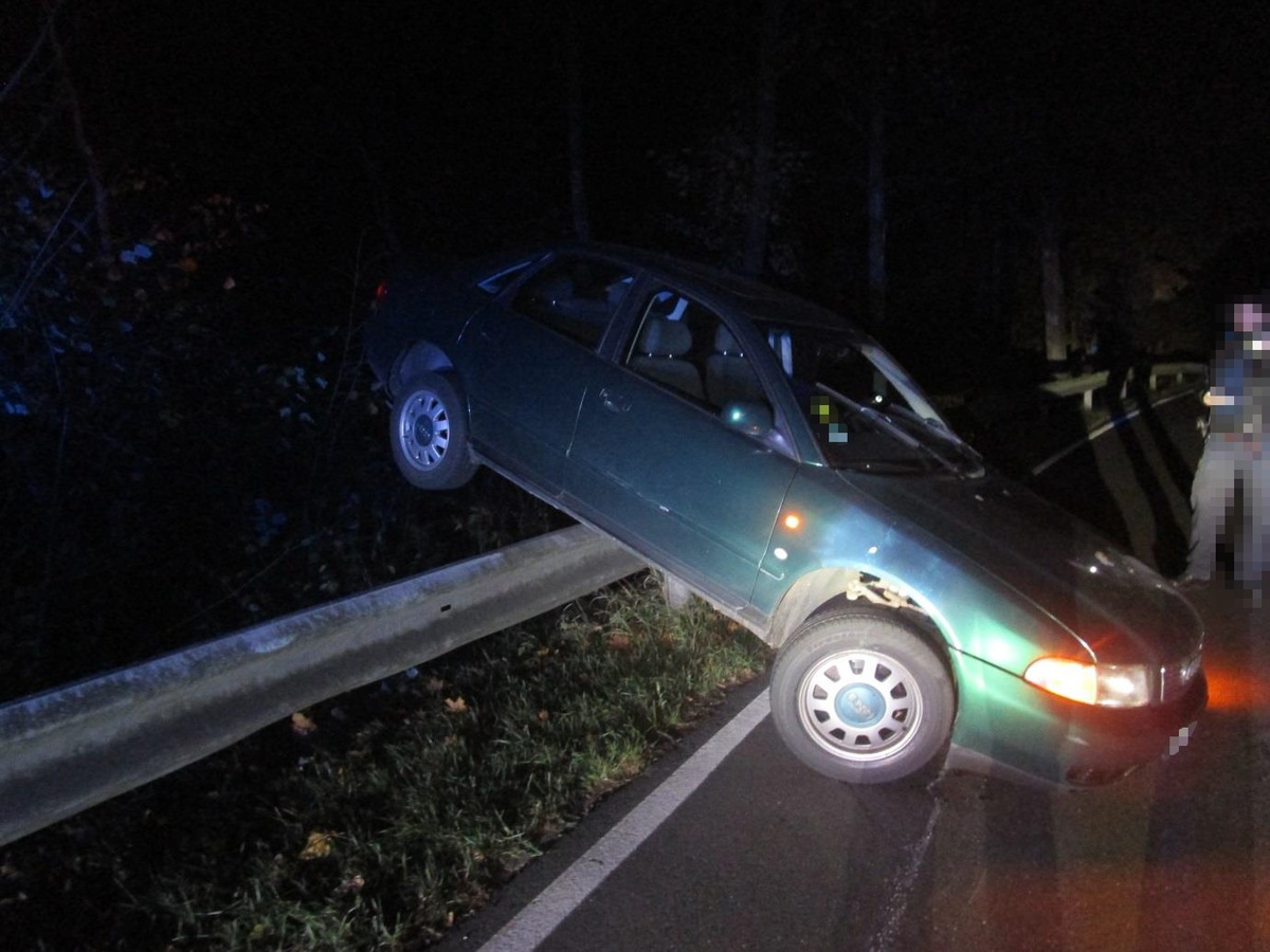 POL-PPWP: Unfall: 70 Meter auf der Schutzplanke entlang gerutscht