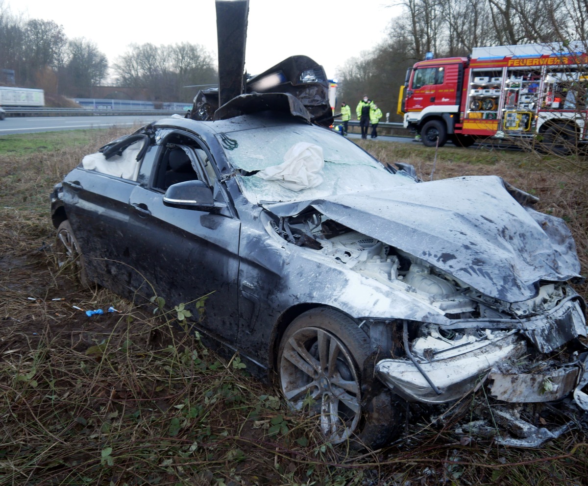 POL-ROW: ++ 23-jähriger Rotenburger auf der A1 schwer verunglückt ++ Zeuge meldete Alkoholfahrt ++ Drei Autos aufgebrochen - Autoradios gestohlen ++ Falscher Microsoft-Mitarbeiter ruft an ++