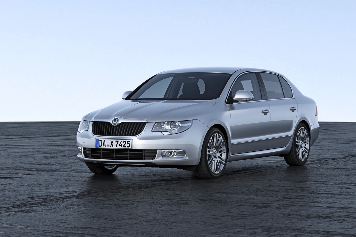 SKODA Superb gewinnt bei Leserwahl der &#039;Besten Autos 2013&#039; (BILD)