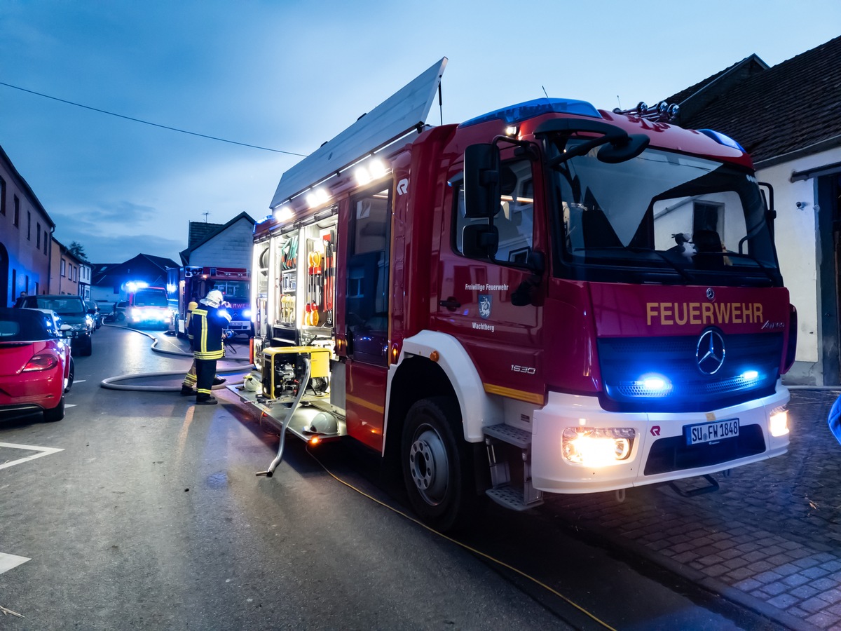 FW Wachtberg: Brennender Wohnwagen in Wachtberg-Arzdorf