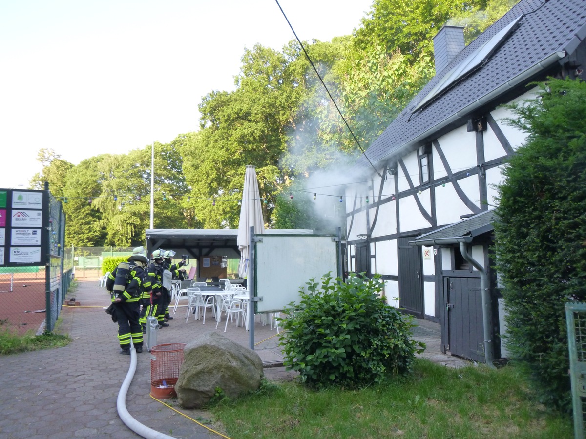 FW-DO: Brand in einem Tennisheim