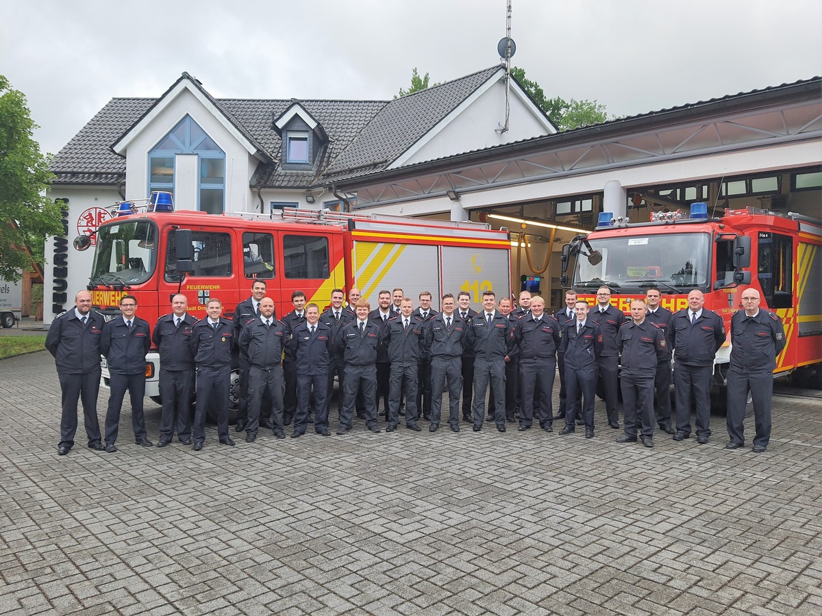 FW Drolshagen: Neue &quot;Maschinisten für Löschfahrzeuge&quot; bei Feuerwehren im Kreis Olpe