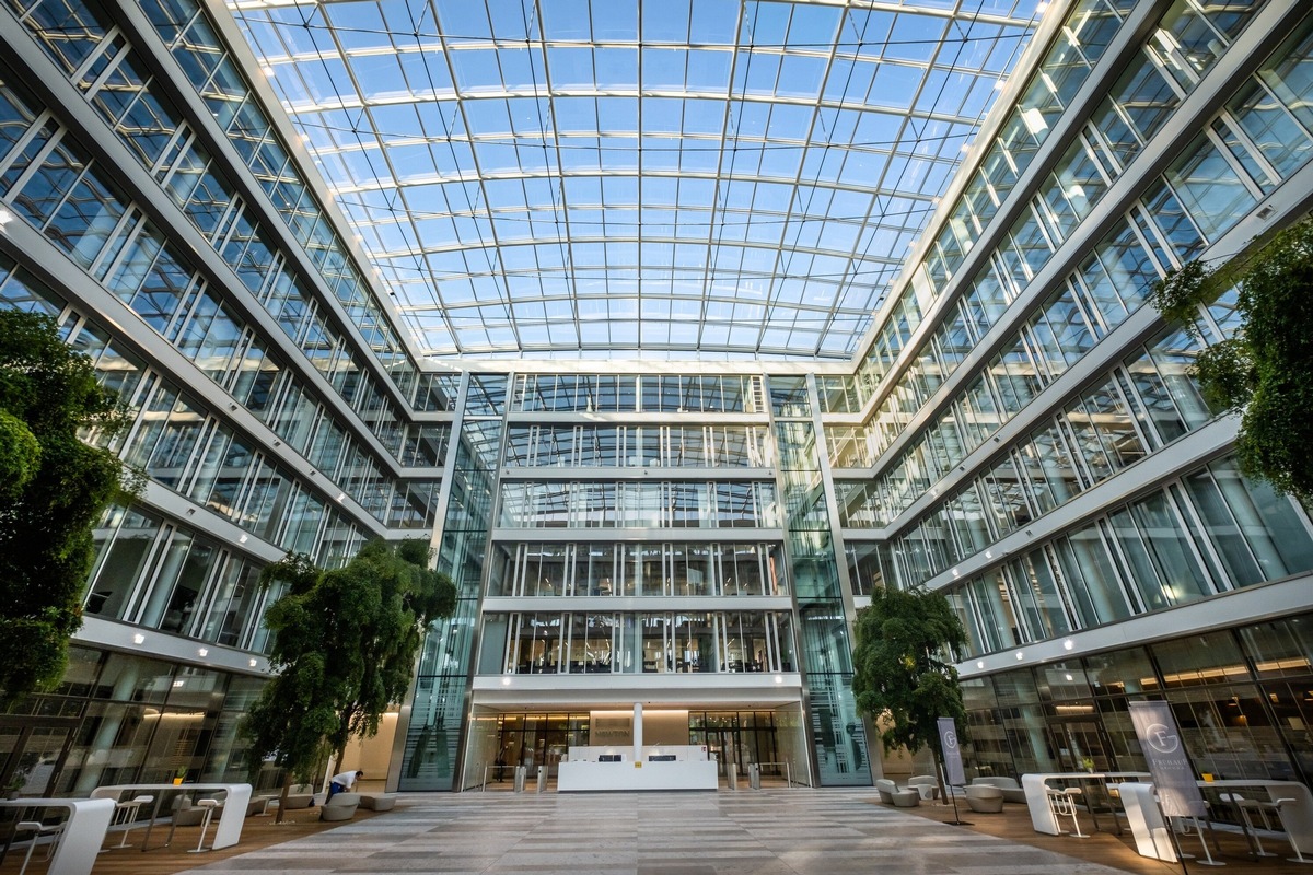 Munich: 950 m² LAMILUX Glass Roof PR60 in NEWTON office building of TÜV Süd Group