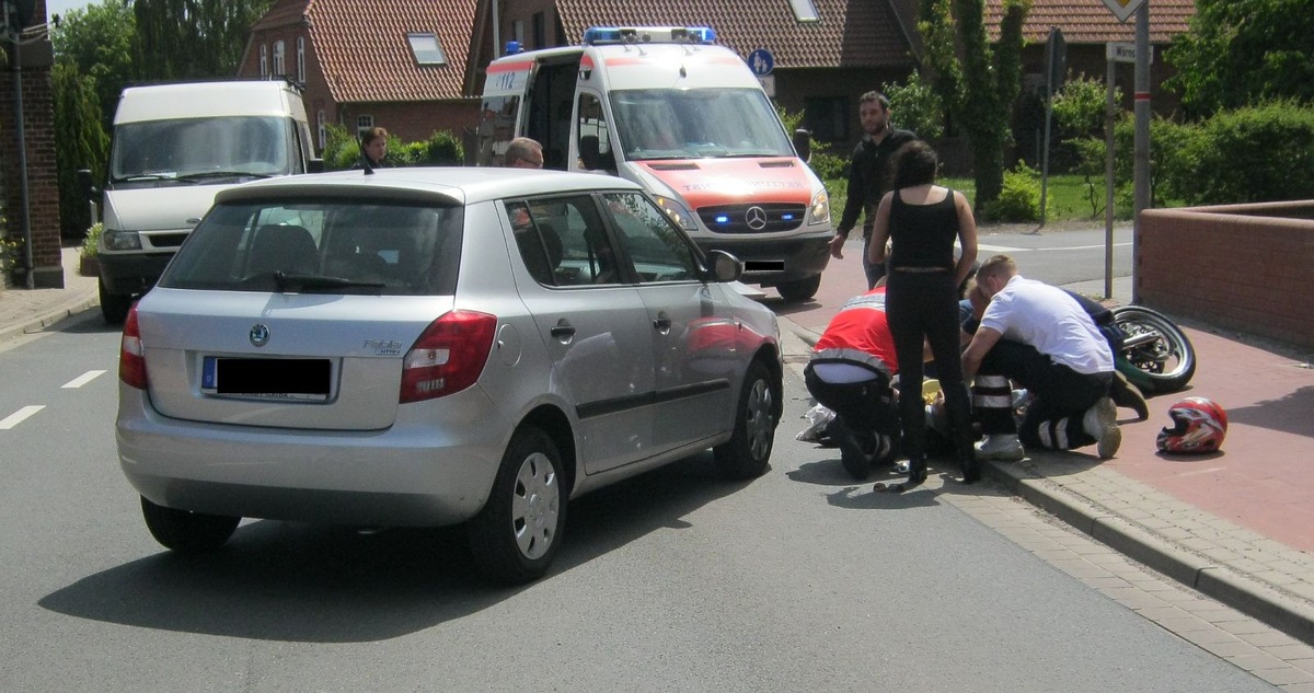 POL-NI: Autofahrerin übersieht Motorradfahrer -Bild im Download-