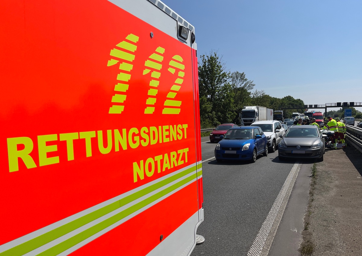 FW Moers: A 57 / Sieben Verletzte bei Verkehrsunfall