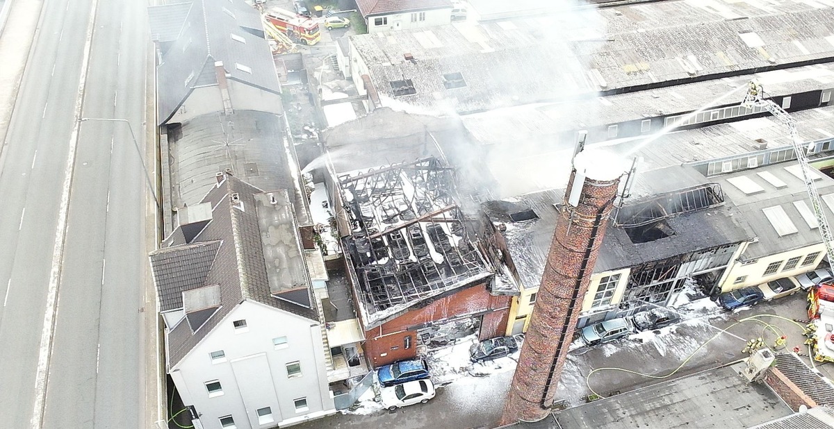 POL-ME: Großbrand in Gewerbegebiet - die Polizei bittet um Hinweise - Ratingen - 2408002