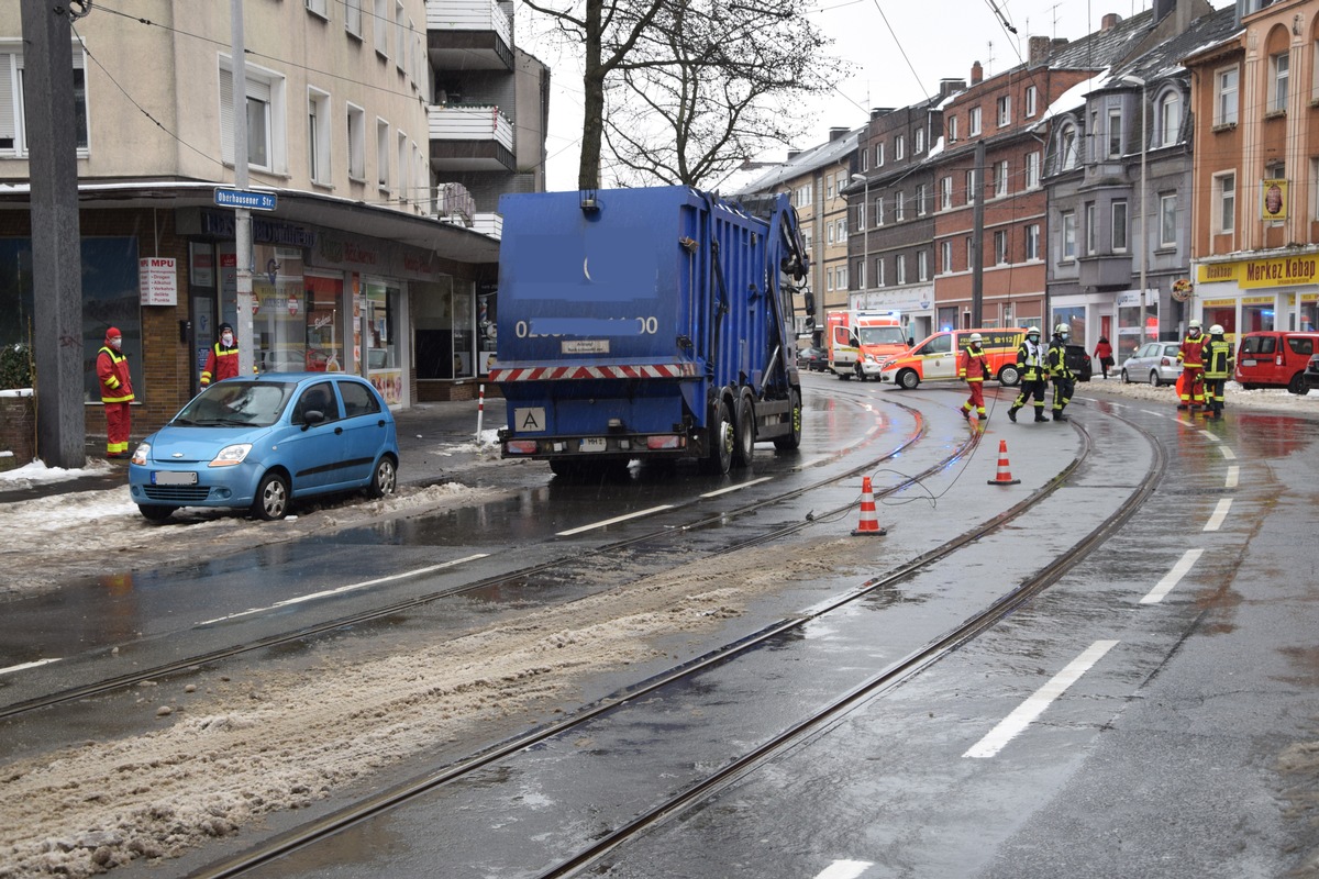 FW-MH: Oberleitungsschaden nach Unfall mit Müllfahrzeug