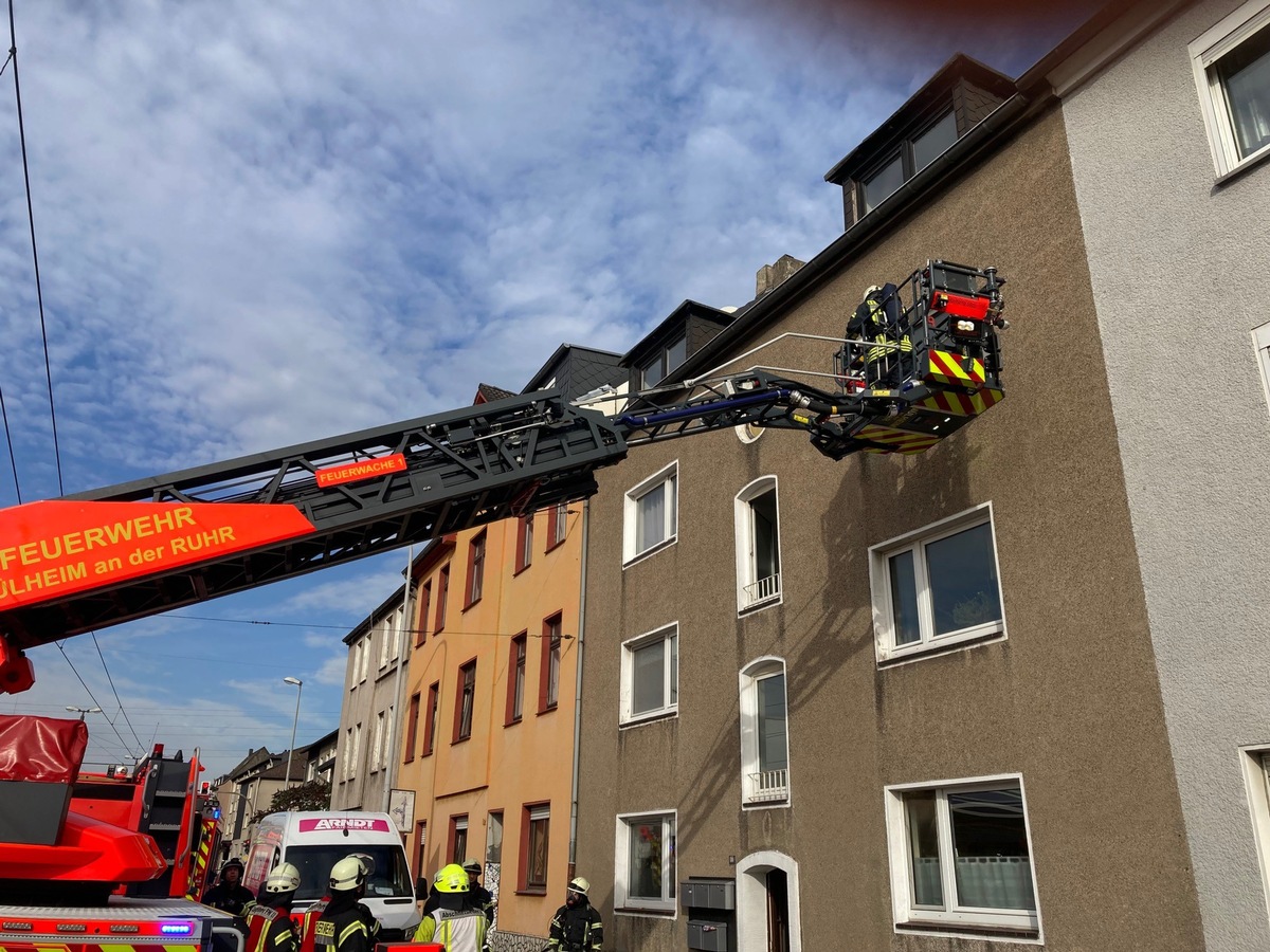 FW-MH: Küchenbrand in Mehrfamilienhaus - keine Verletzten