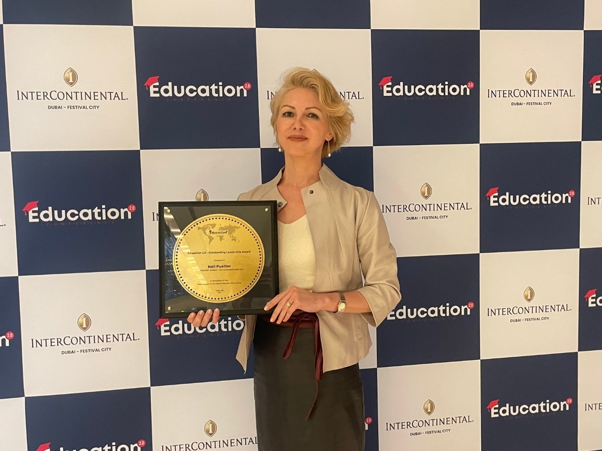 Calmfidence® Gründerin Nell Pütter erhält Auszeichnung für Leadership auf der Education 2.0 Conference in Dubai und wurde für ihren außergewöhnlichen Beitrag in der Bildungsbranche ausgezeichnet.