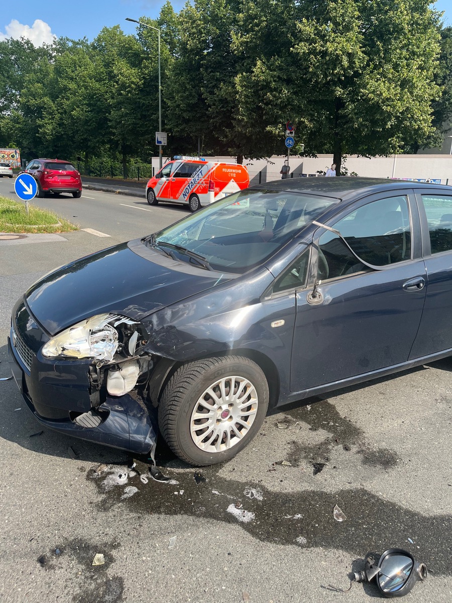 POL-DU: Rheinhausen: Schwerverletzter Motorradfahrer nach Verkehrsunfall