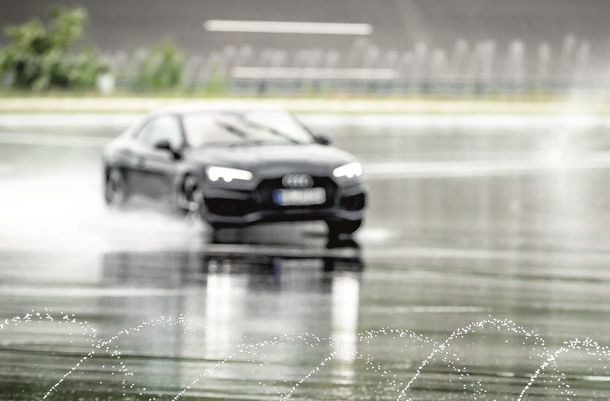 Vorsicht, Aquaplaning! / Bei 80 fahren Sie Wasserski!