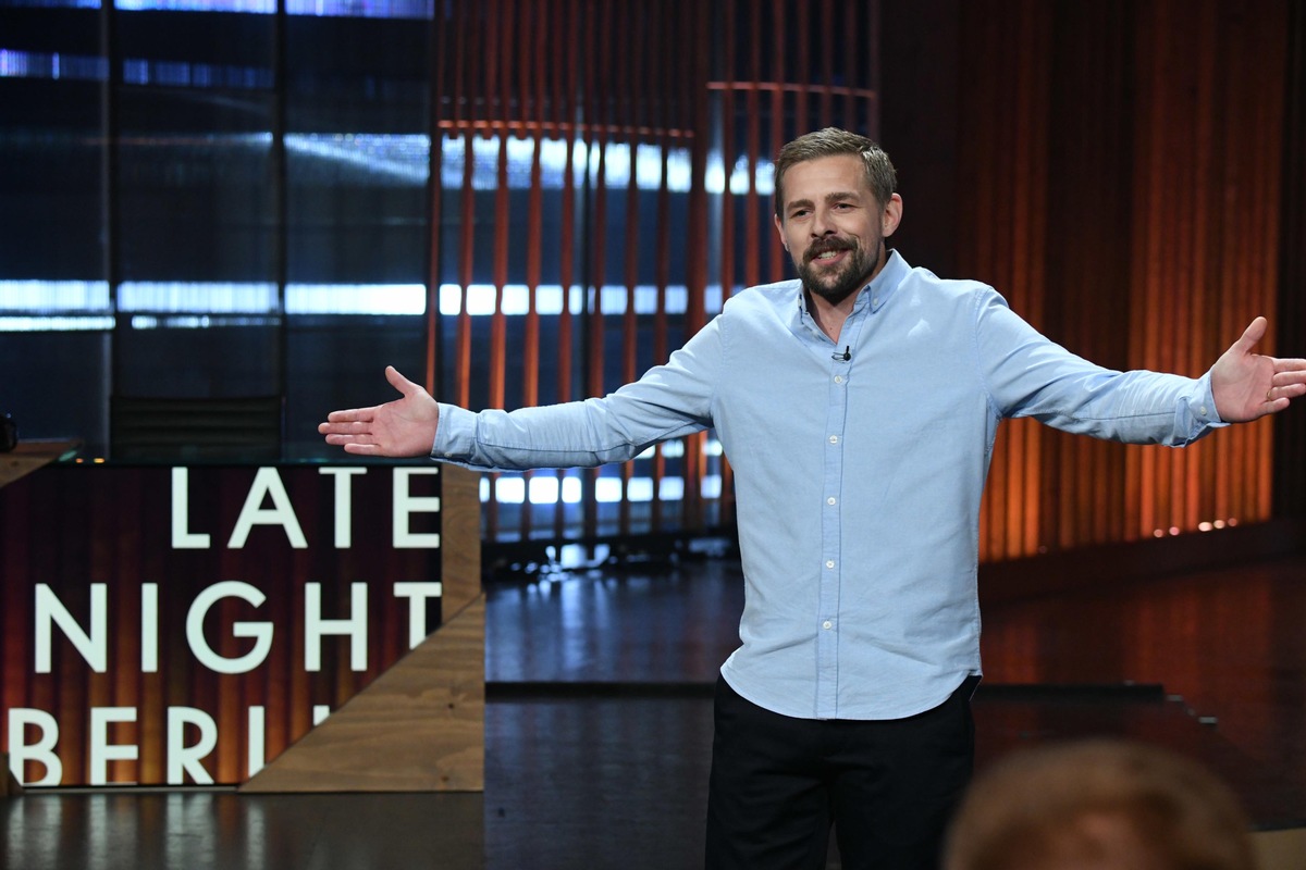 Die Rückkehr der Piemont-Kirsche: Klaas Heufer-Umlauf präsentiert &quot;Late Night Berlin&quot; jetzt aus Berlin