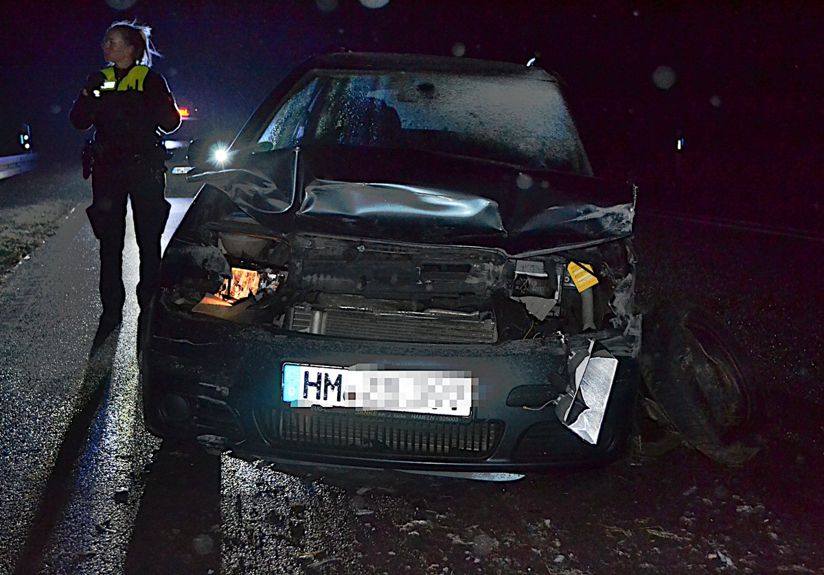 POL-HM: Alkoholisierter Autofahrer verunfallt bei Eimbeckhausen auf der Bundesstraße 442