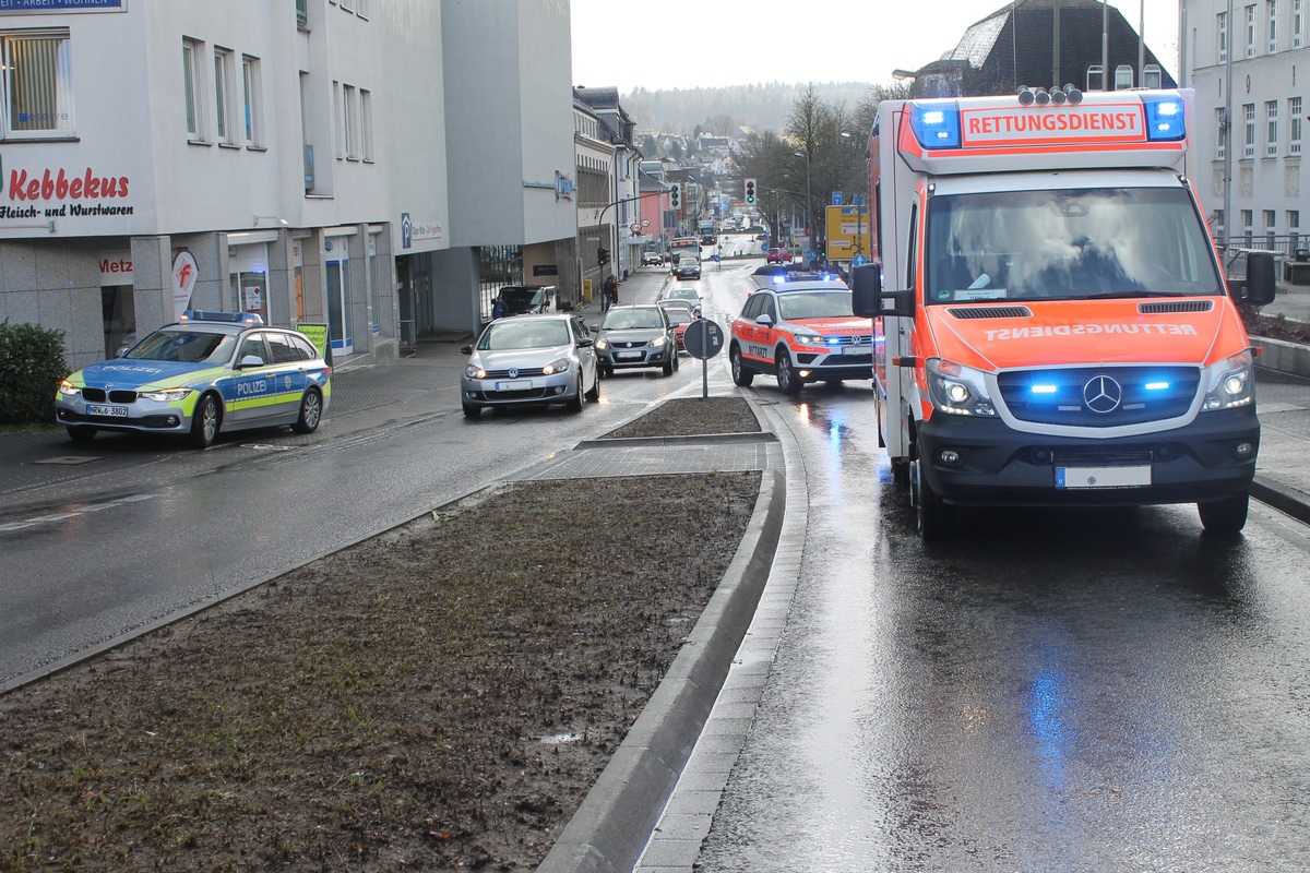 POL-OE: Zwei Mädchen bei Verkehrsunfall leicht verletzt