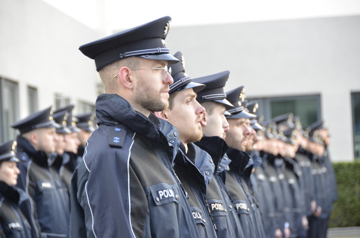 BPOLD FRA: 138 Bundespolizisten feierlich am Flughafen Frankfurt vereidigt