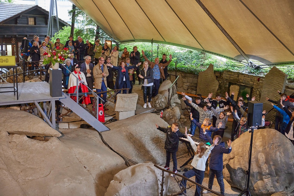 Ein Naturdenkmal als Amphitheater. Der Gletschergarten feiert sein 150 jähriges Bestehen inmitten der Gletschertöpfe.