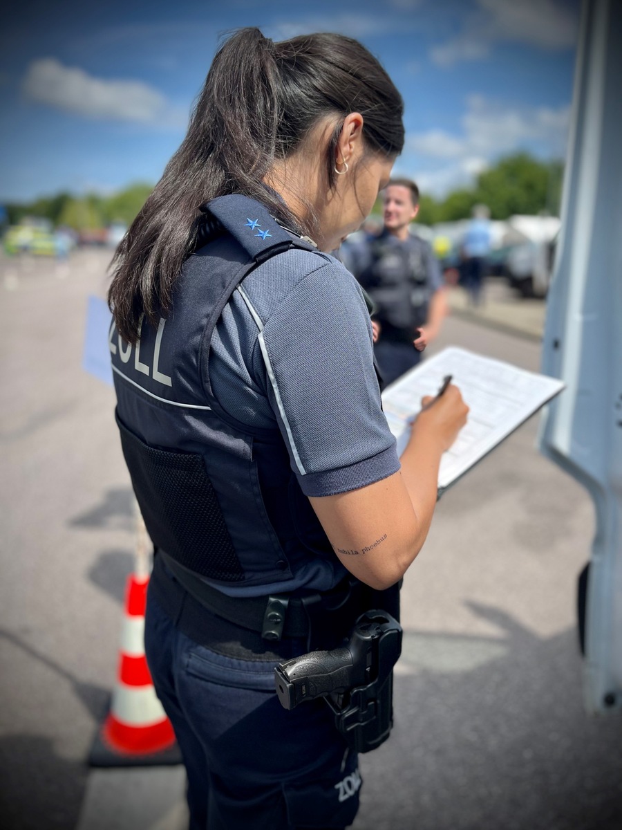 HZA-SB: Paketdienstleister im Visier des Hauptzollamts Saarbrücken Bundesweite Schwerpunkprüfung gegen Schwarzarbeit und illegale Beschäftigung