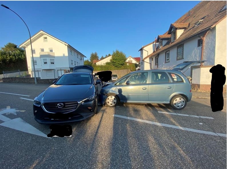 POL-PDLD: Bad Bergzabern Verkehrsunfall mit 3 Leichtverletzten