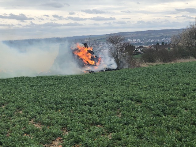 POL-PDKH: Brand mehrerer Strohballen in der Gemarkung Winzenheim