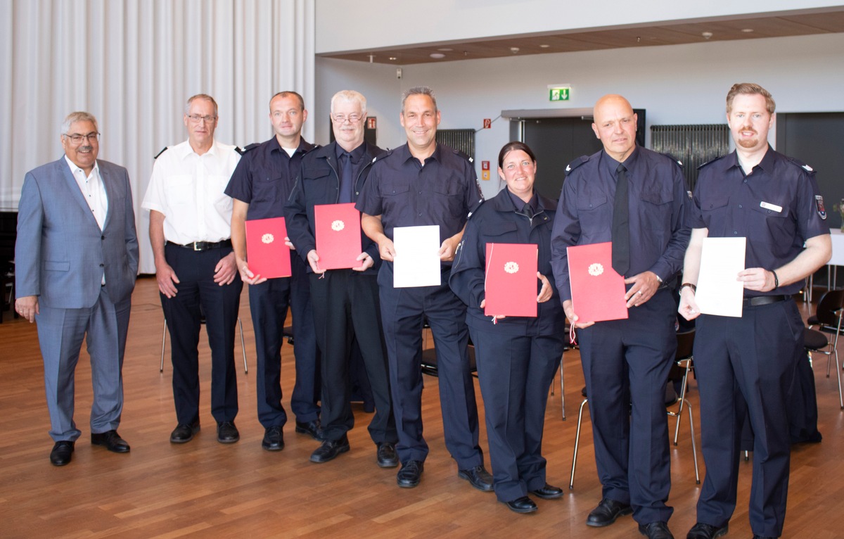 FW Bremerhaven: Ehrung für langjährige Mitgliedschaft bei der Freiwilligen Feuerwehr Bremerhaven