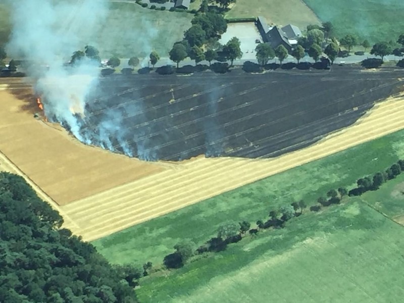 FW-Schermbeck: Feldbrand auf der Weseler Str.