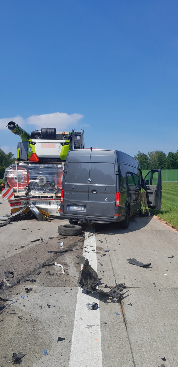 FW Bremerhaven: Zusammenstoß auf der Autobahn